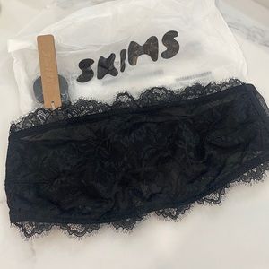 Brand new Skims black lace bandeau